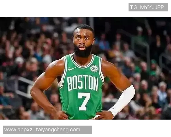 杰伦布朗左腿筋紧张状态不明绿军官方宣布回归存疑